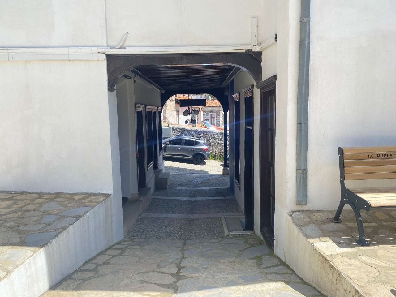 Muğla’da Tarihi Apostol Han’da Yaşam Sürüyor 5